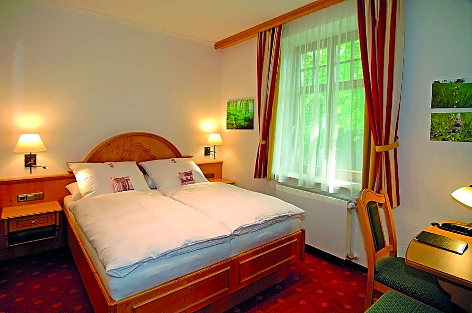 Hotel Alpenhof - ruhige Wohlfühloase zwischen München, dem Fünf-Seenland und den Bergen, in S-Bahnnähe