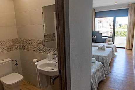 TRIPLE  2 ADULTS + 1 CHILD