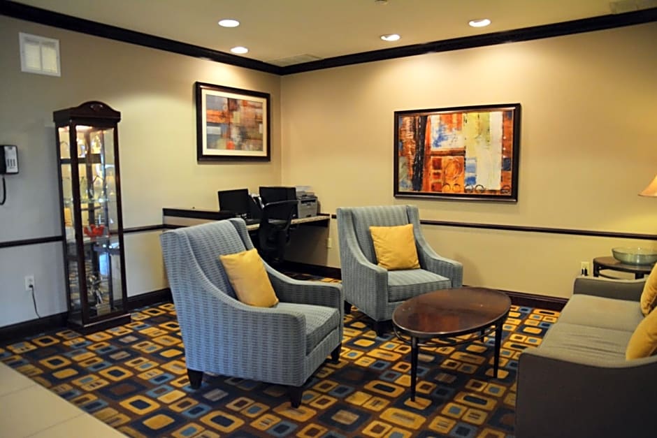 Holiday Inn Express & Suites Youngstown West I 80, an IHG Hotel