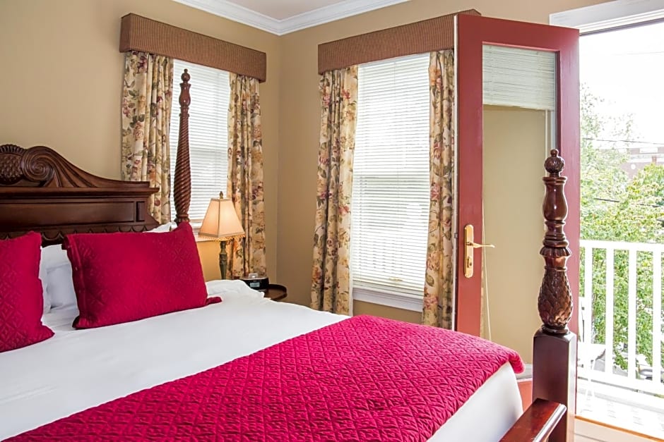 Almondy Inn Bed & Breakfast