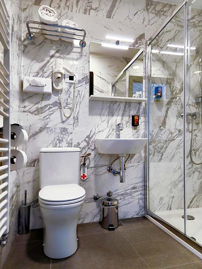 Lipa, Hotel & Bistro