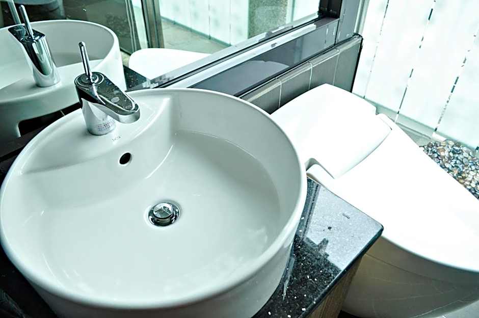 Shuian Lakeside Hotel