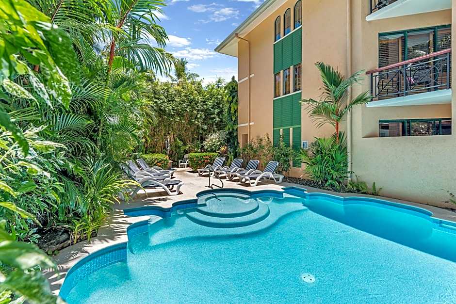 Martinique On Macrossan