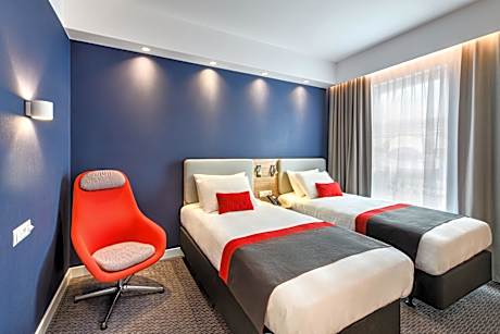 2 Twin Standard with Free Breakfast