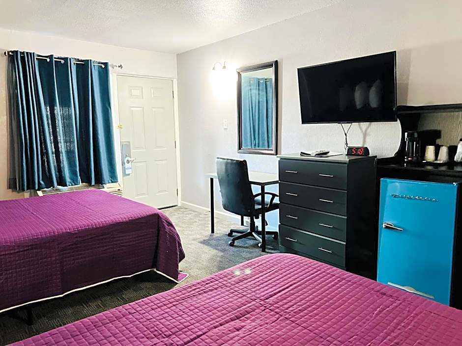 R Nite Star Inn and Suites -Home of the Cowboys & Rangers