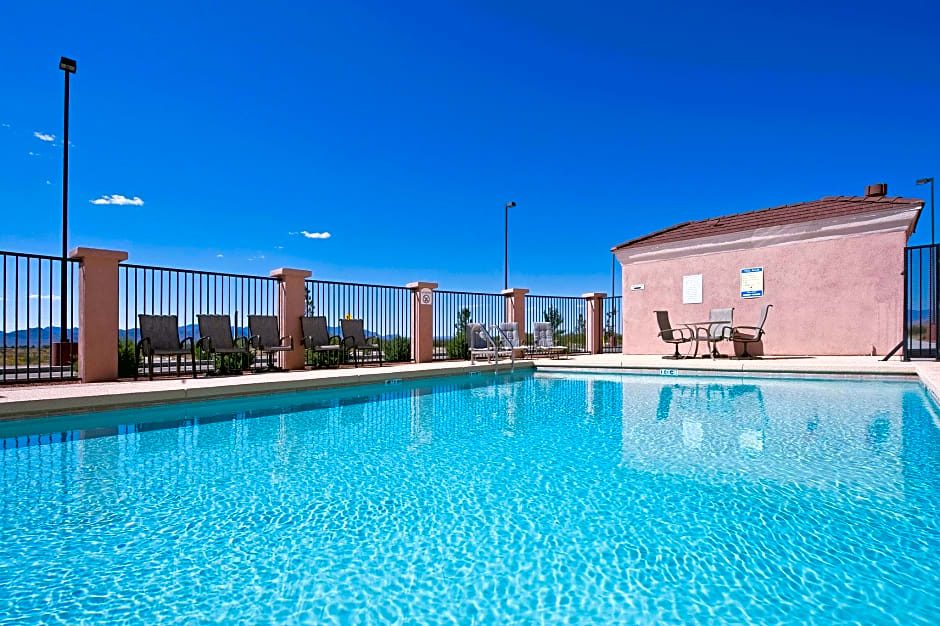 Holiday Inn Express & Suites Willcox