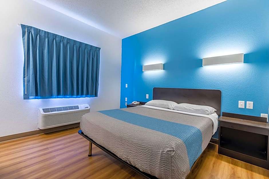 Motel 6-Indianapolis, IN - Southport