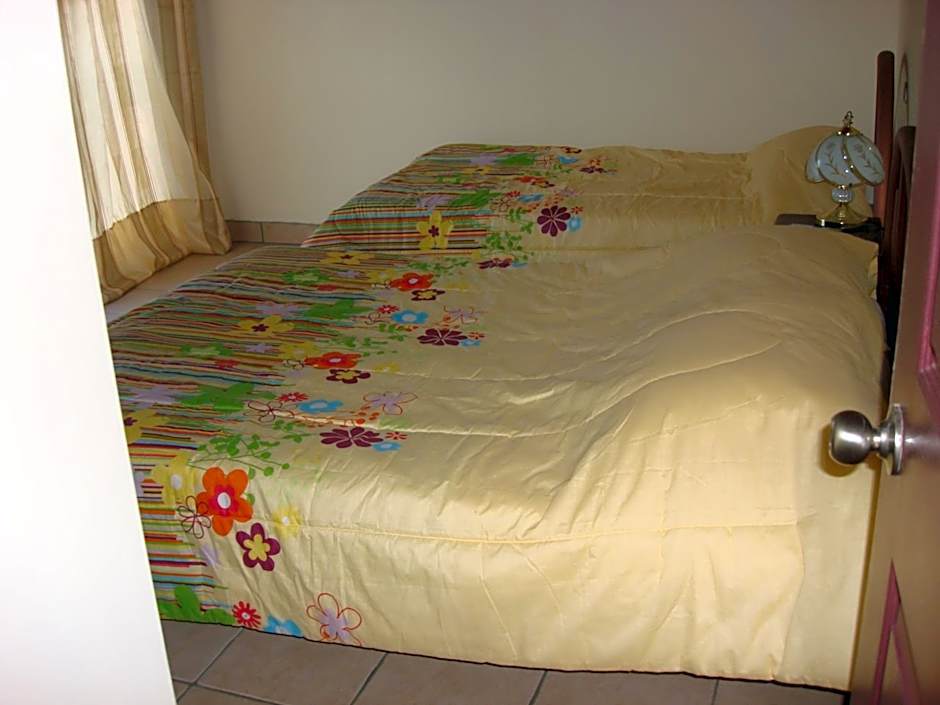 Hotel La Guaria Inn & Suites