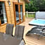 Kingfisher Lodge with Hot Tub