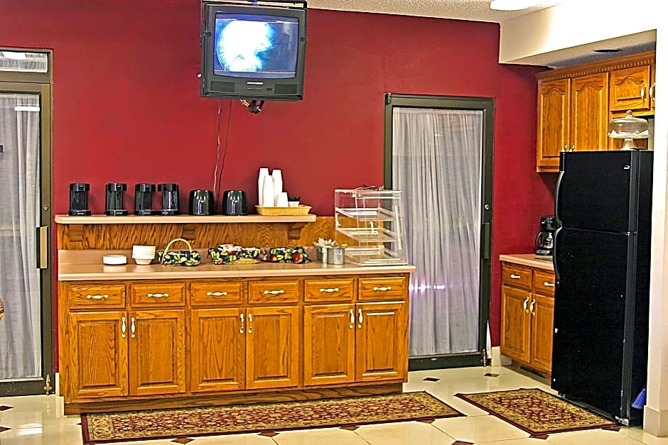 Days Inn & Suites by Wyndham Starkville