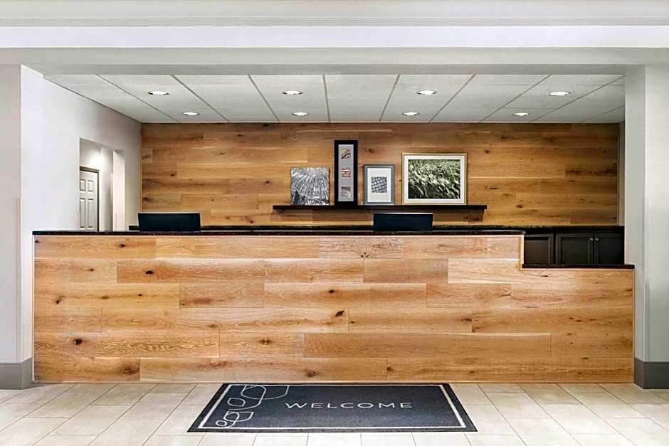 Country Inn & Suites by Radisson, St. Cloud East, MN