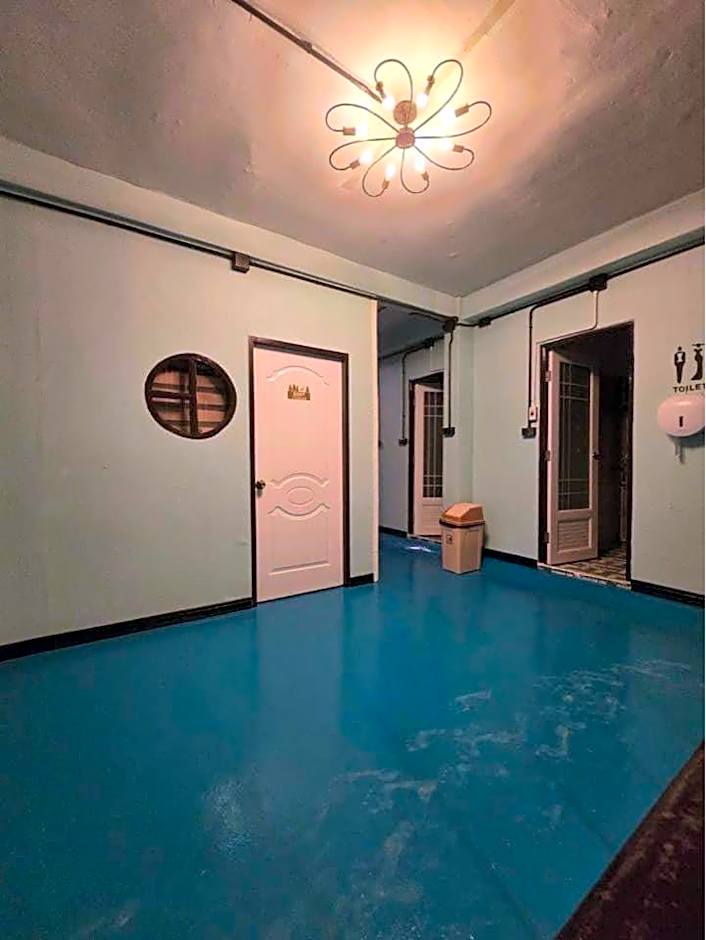 D​ Luck​ Hostel