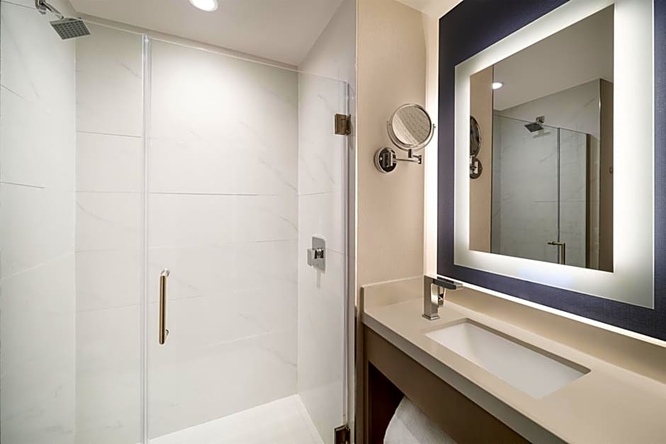 DoubleTree by Hilton Long Island City, NY