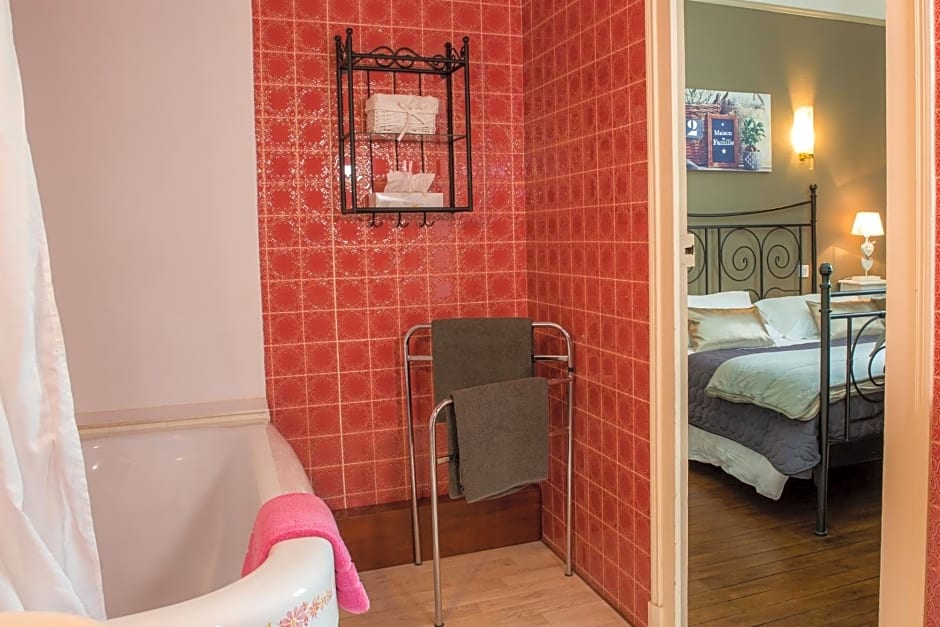 Maison d'hôtes et gîtes La Chouannerie à côté du parc du Puy duFou