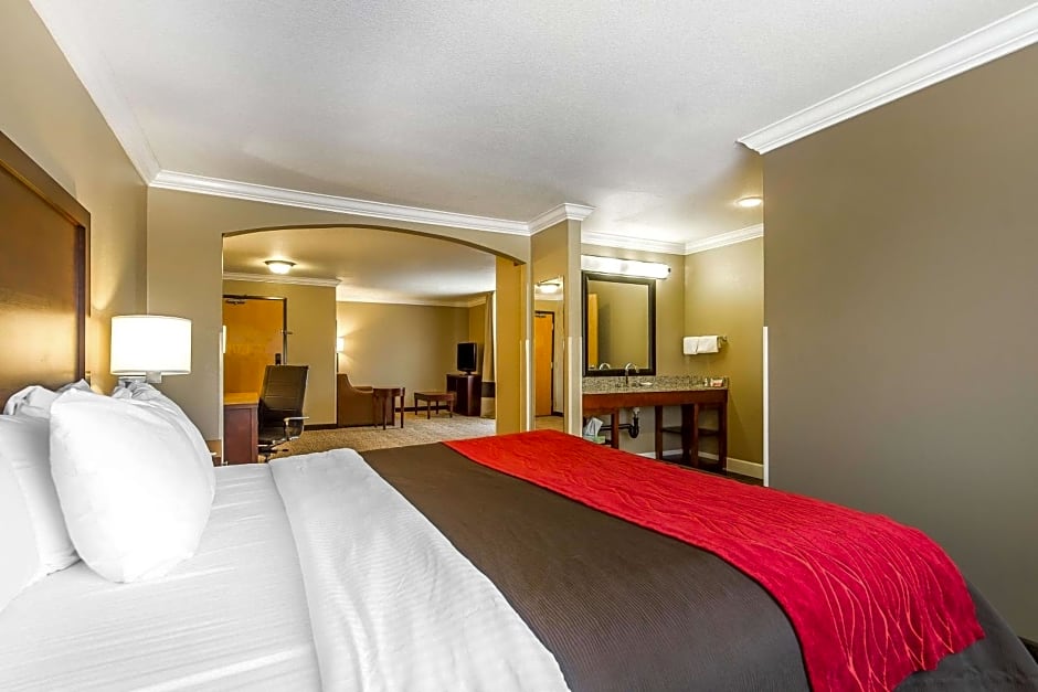 Comfort Inn & Suites Redwood Country