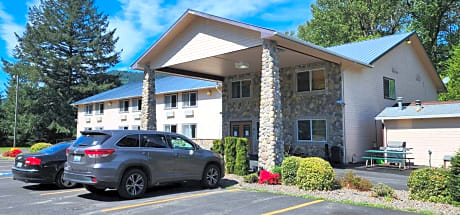 Crest Trail Lodge