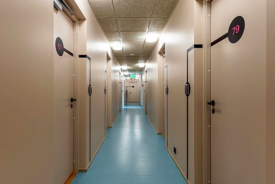 Hugo Apartment Hotel