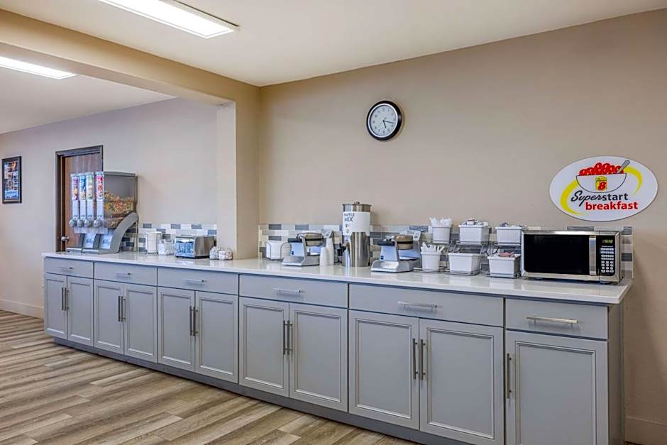 Super 8 by Wyndham Butte MT