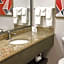 Comfort Inn & Suites NW Milwaukee