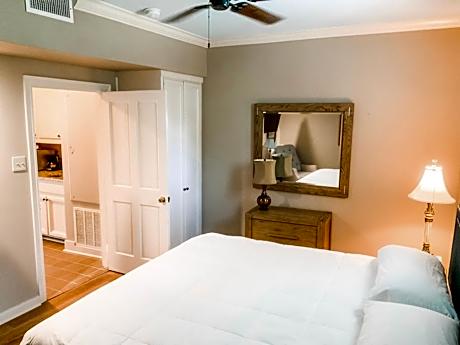 Deluxe King Suite