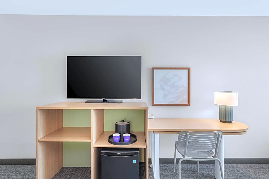 Spark by Hilton Bakersfield Central