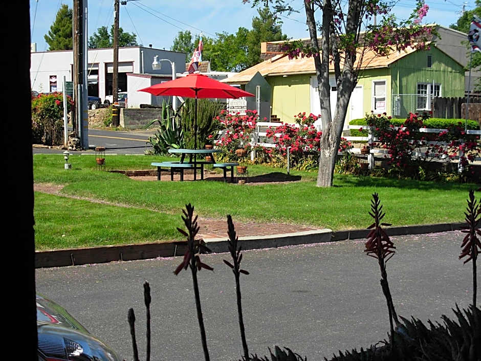Jumping Frog Motel