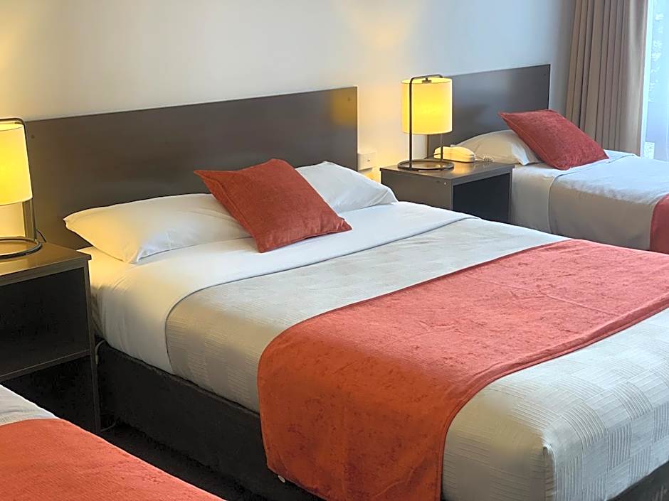 Ploughmans Motor Inn