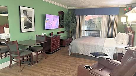 Efficiency King Suite - Non-Smoking