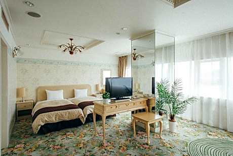 Premium Twin Room - Non-Smoking