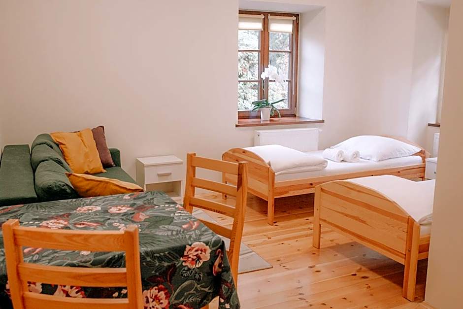 Zamkowa, Pokoje Gościnne