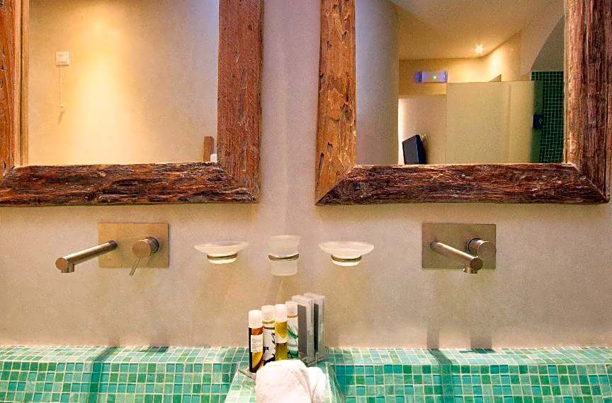 Allure Suites