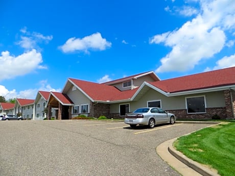 Cobblestone Hotel and Suites - Baldwin