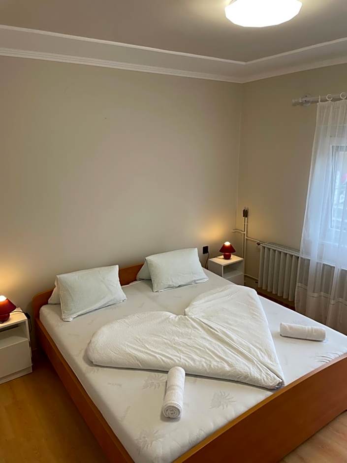 Pingvin Cukrászda Apartman felső szint