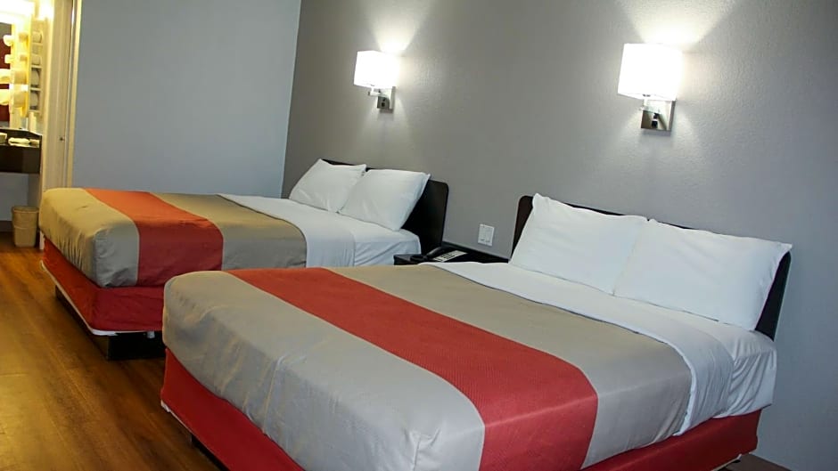 Motel 6 Fayetteville, AR