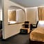 Econo Lodge  Inn & Suites Clinton