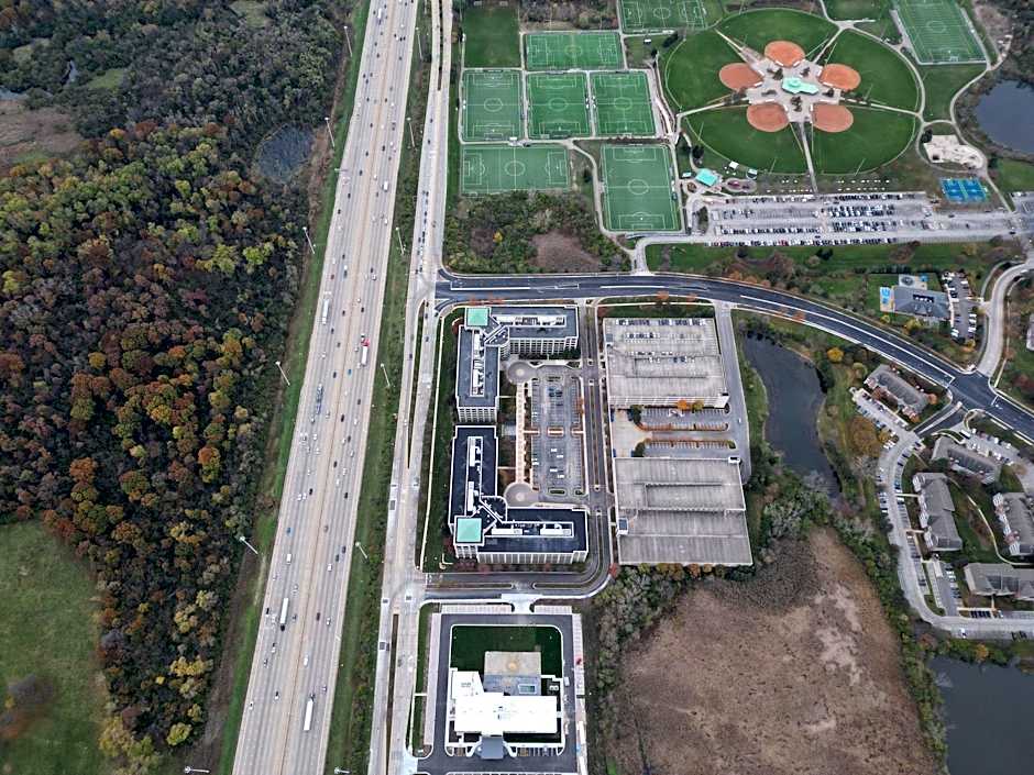 Holiday Inn Express & Suites Chicago Schaumburg By IHG