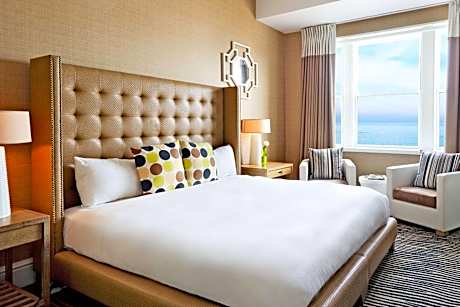 Standard King Room with Ocean View