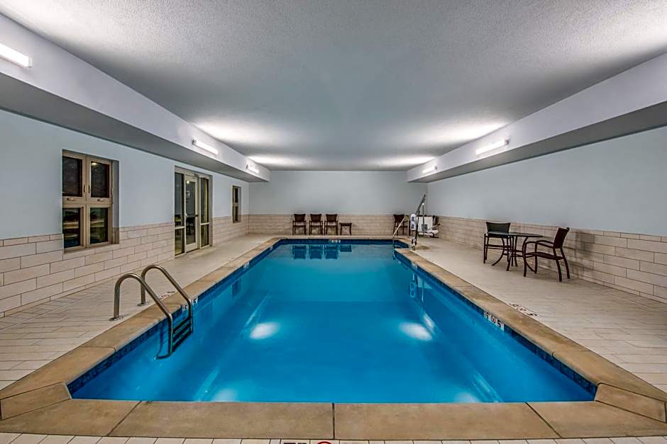 Holiday Inn Express & Suites Shawnee-Kansas City West By IHG