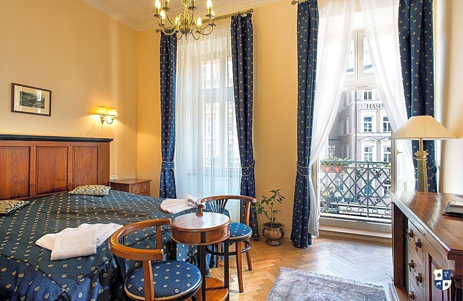 Salvator Hotel