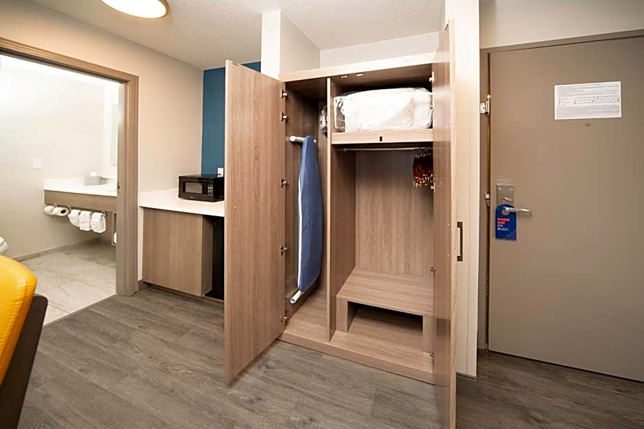 Holiday Inn Express Hotel & Suites Indianapolis - East By IHG