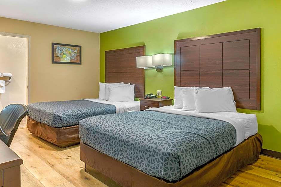 Econo Lodge West - Coors Blvd