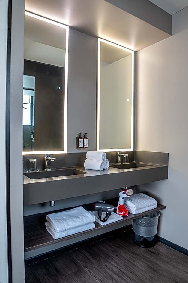 Ola Santiago Providencia, Tapestry Collection by Hilton