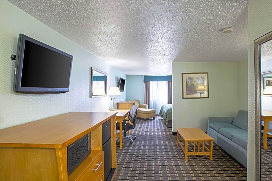Quality Inn & Suites near I-480 and I-29