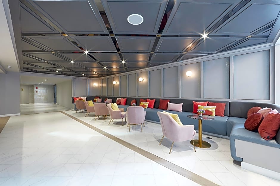 The Quarter Ploenchit by UHG