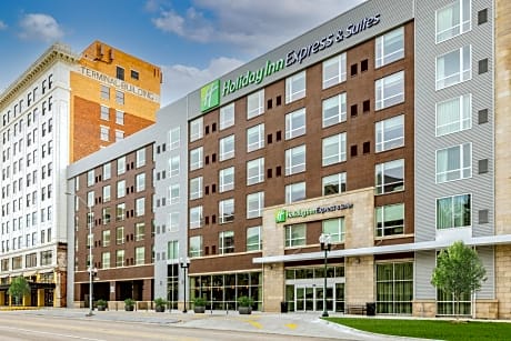 Holiday Inn Express & Suites - Lincoln Downtown , an IHG Hotel