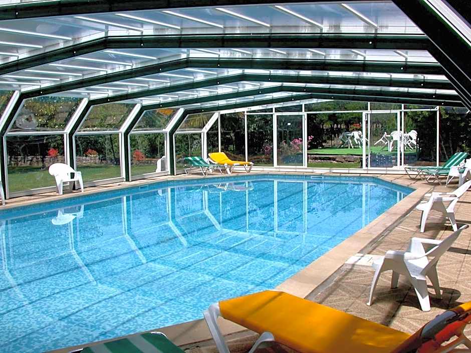 Logis Hotel Restaurant Les Cedres