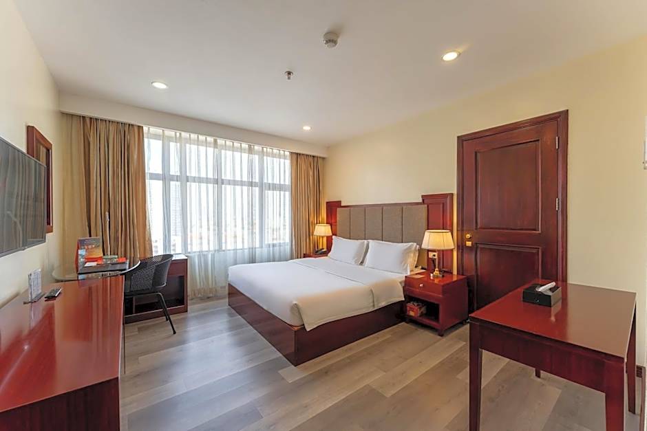 Photo 1 of 5 of Superior 1 King Bed