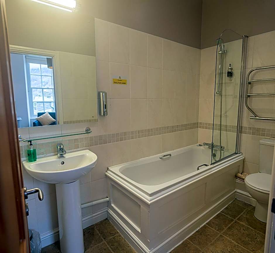 Grapes Hotel, Bar & Restaurant Snowdonia Nr Zip World