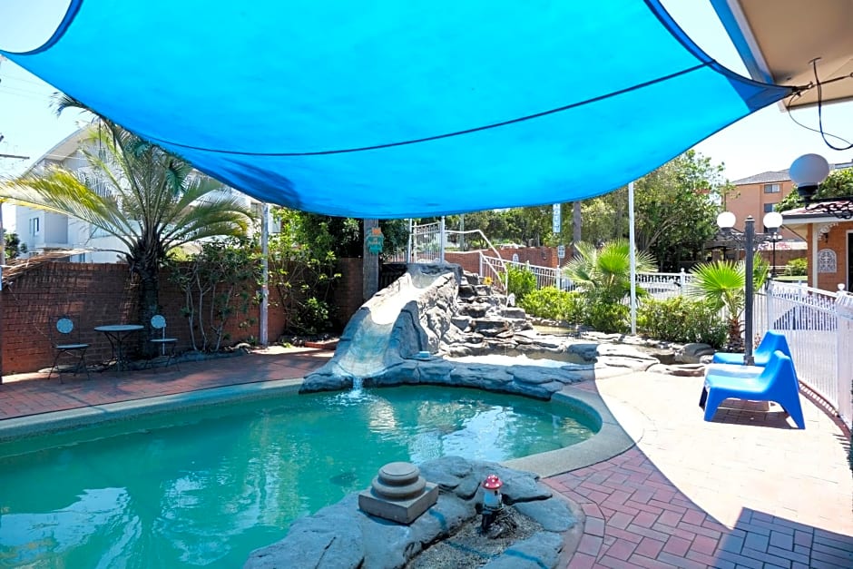 Sapphire Palms Motel