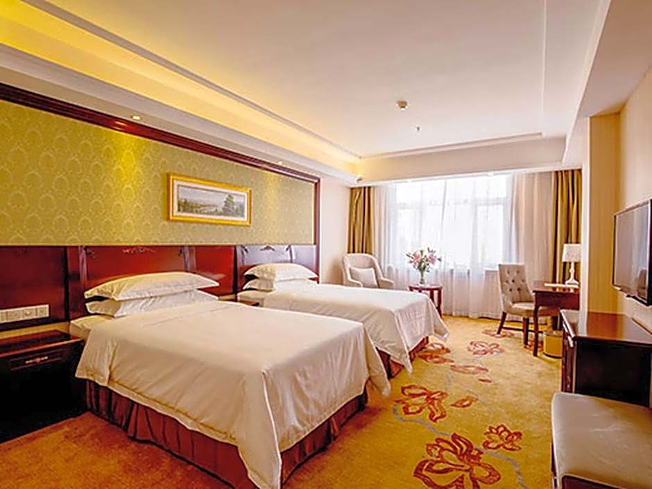 Vienna Hotel Tianjin West Station Changhong Park Metro Station